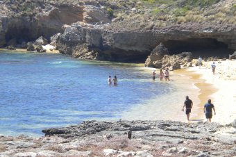 Robe Resort - Bathing at Glass Beach